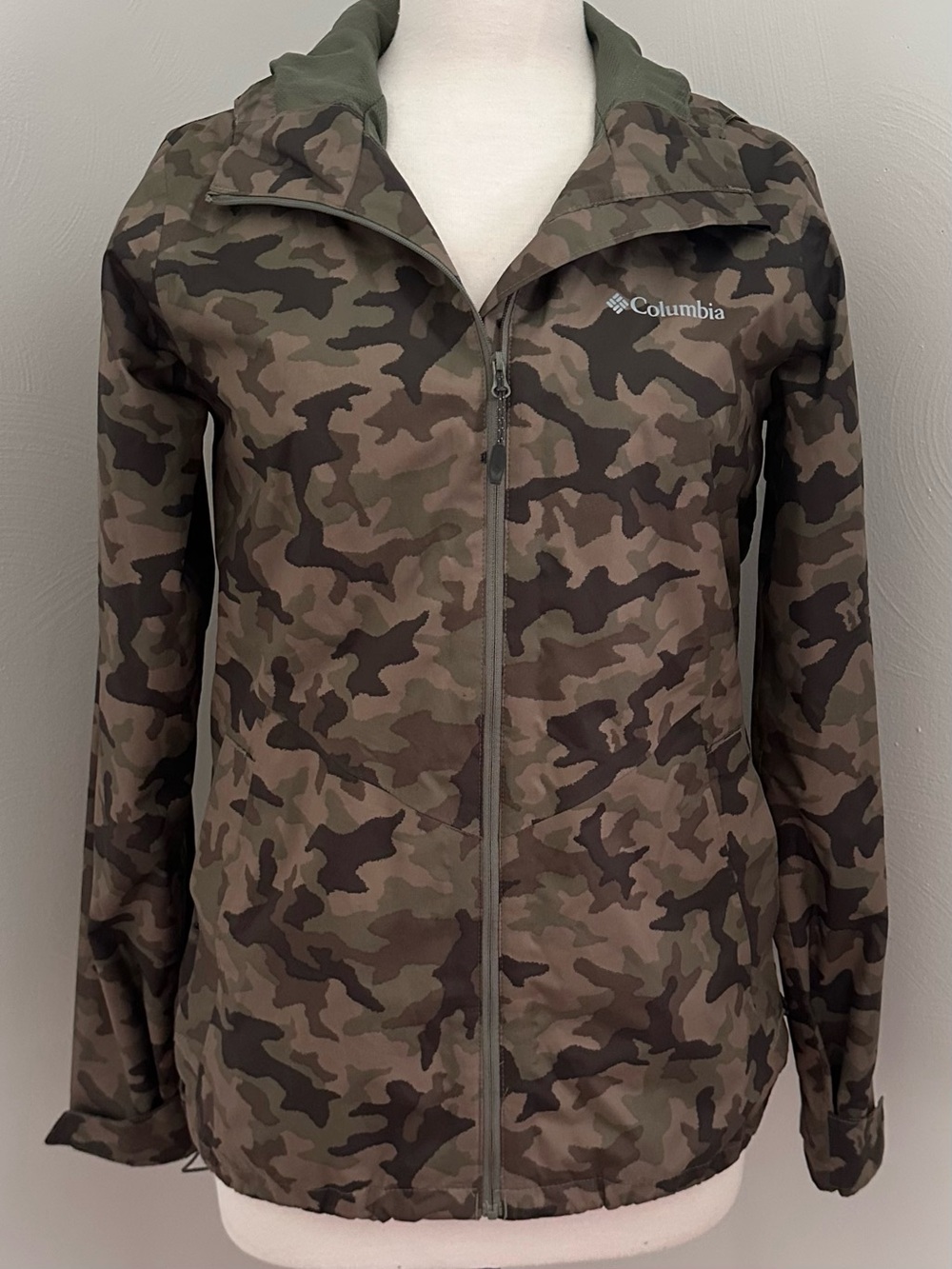 Like New Columbia Camouflage Lightweight Jacket